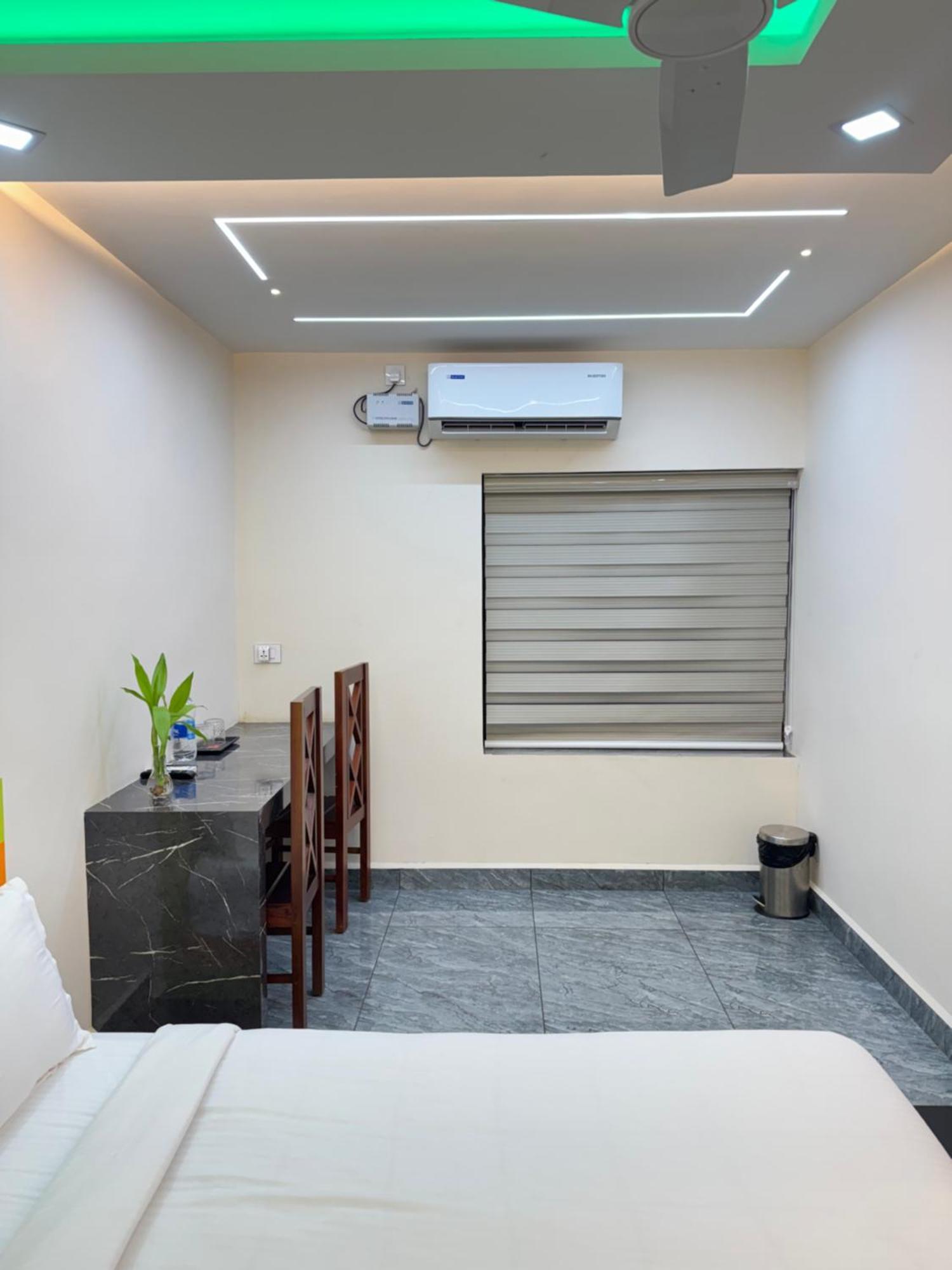 Hotel Krishnakripa Premium Residency Kochi Exterior foto